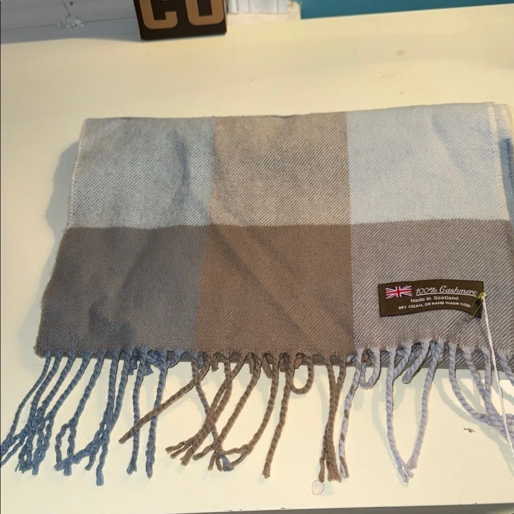 100% Cashmere Plaid Fringe Scarf in Blue and Beige